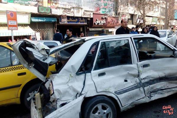 کشته شدن 3 نفر بر اثر برخورد خودرو با ستون منوریل 