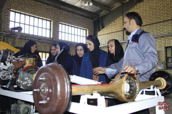 آموزش تعمیر خودرو به بانوان بروجردی