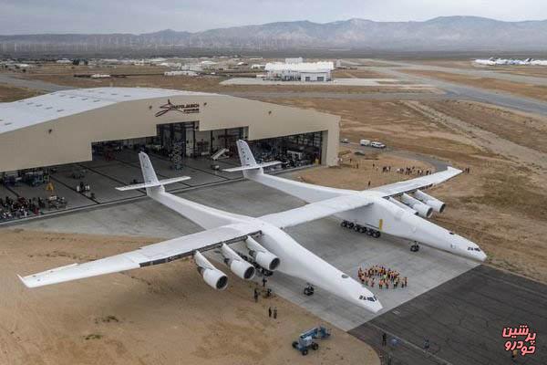 روشن شدن موتورهای بزرگترین هواپیمای جهان+ تصویر