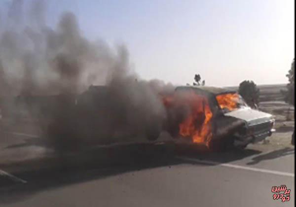یک دستگاه خودرو در بزرگراه صیاد شیرازی اصفهان در آتش سوخت
