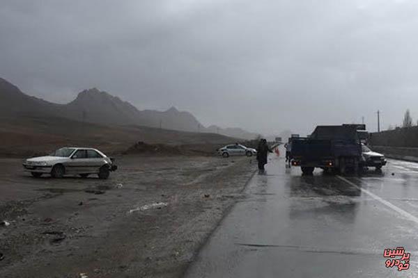 واژگونی خودرو پلیس در محور اردستان-نایین