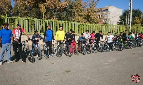 حضور دوچرخه سواران مهابادی در حمایت از پویش روز بدون خودرو