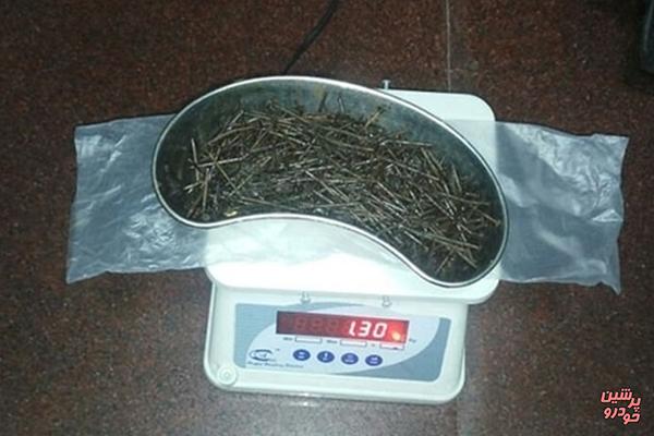 خارج کردن صدها میخ از شکم مرد هندی! 