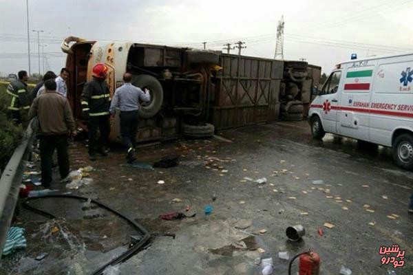 مصدومیت ۱۴مسافر به دلیل واژگونی اتوبوس