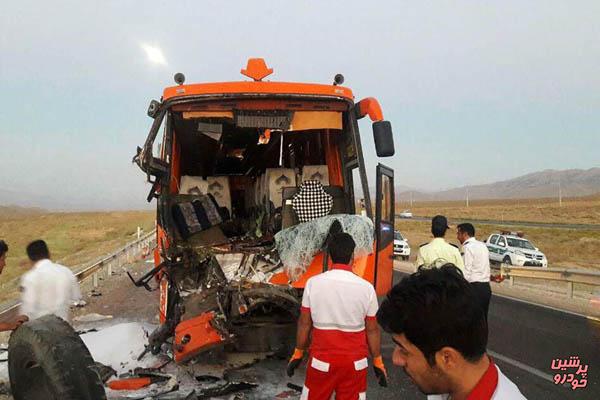 تصادف اتوبوس با کامیون در جاده قدیم ساوه 