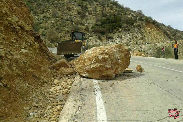 خطر ریزش سنگ در محورهای کوهستانی