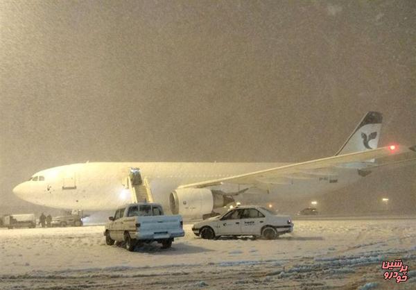 نگاهی به وضعیت فرودگاه‌های امام و مهرآباد پس از برف