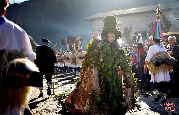 كارناوال باستانی قبیله‌ای در ایتورن 