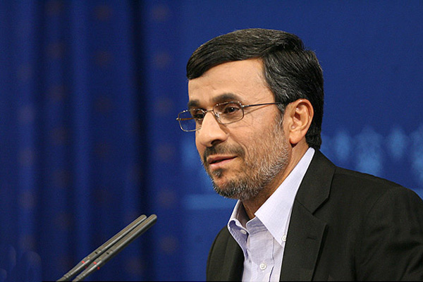 احمدی نژاد از خودرو پاك رونمایی كرد