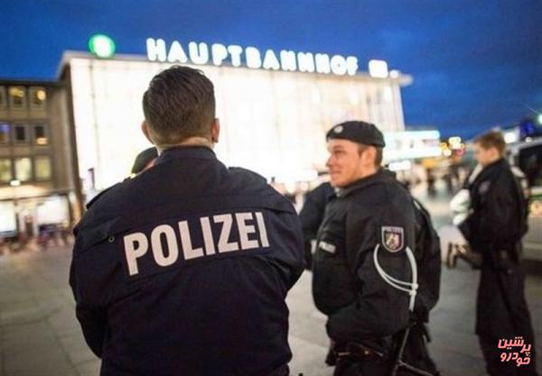 ورود خودرو به میان جمعیت در آلمان