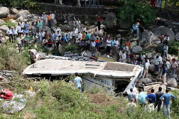 10 کشته در تصادف 2 خودرو در تایلند